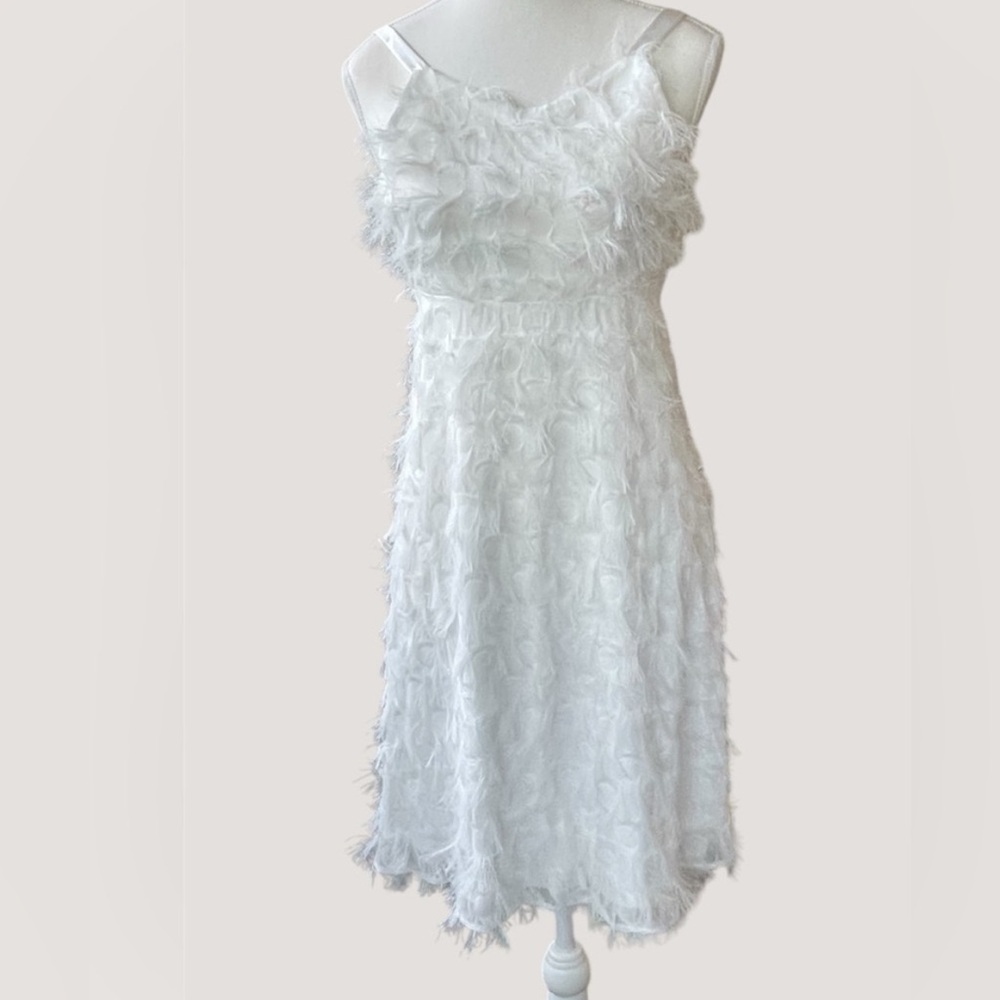 Xtraordinary Big Girls White Feather
Textured Dress - Size 10 New With Tag